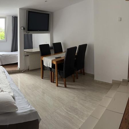 Pokoje Goscinne Pocztacaffe Gdynia Bagian luar foto
